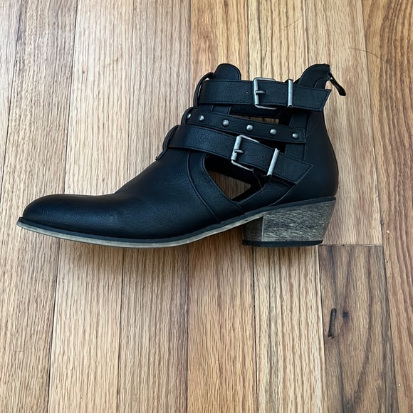 JustFab Morissa Cut-Out booties - Picture 2 of 5